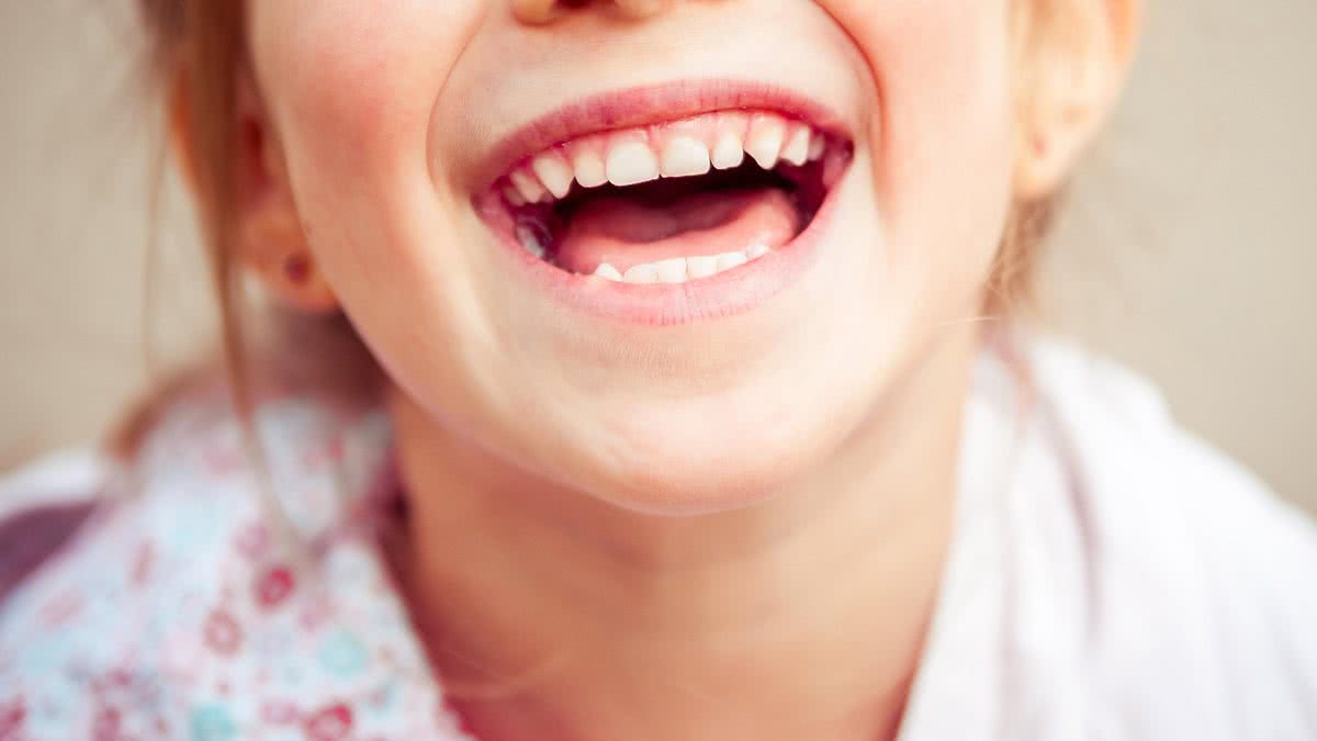 Imagem O que seu filho deve comer para manter a boca saudável?