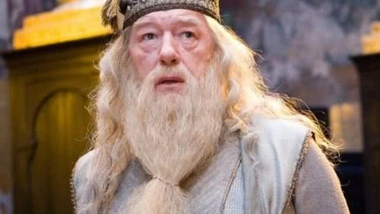Michael Gambon ficou conhecido por fazer Dumbledore, em Harry Potter - Reprodução/WarnerBros