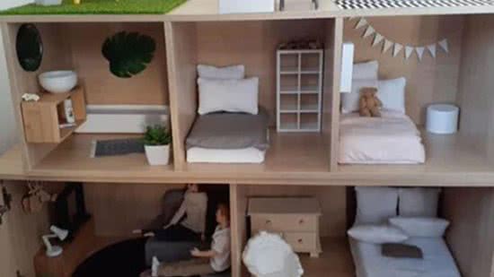 Avó criou uma casa de bonecas reutilizando materiais para a neta - reprodução/ Kmart Mums