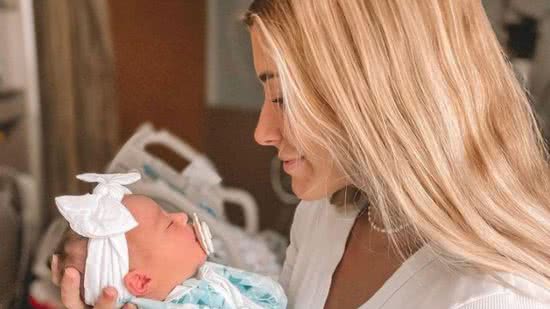 Médico diz para gestante ficar quieta durante o parto para que ele ‘pudesse ouvir’ - Reprodução Instagram