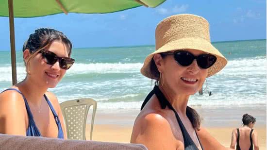 Fátima Bernardes curte as férias na praia com a filha, Beatriz Bonemer - Reprodução/Instagram