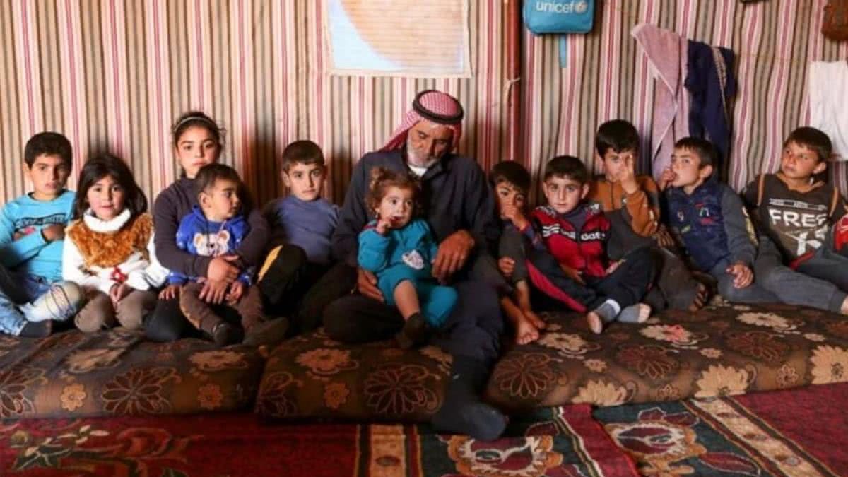 Avô de 83 anos decide adotar os 11 netos cujos pais não resistiram na Guerra da Síria - reprodução Nation