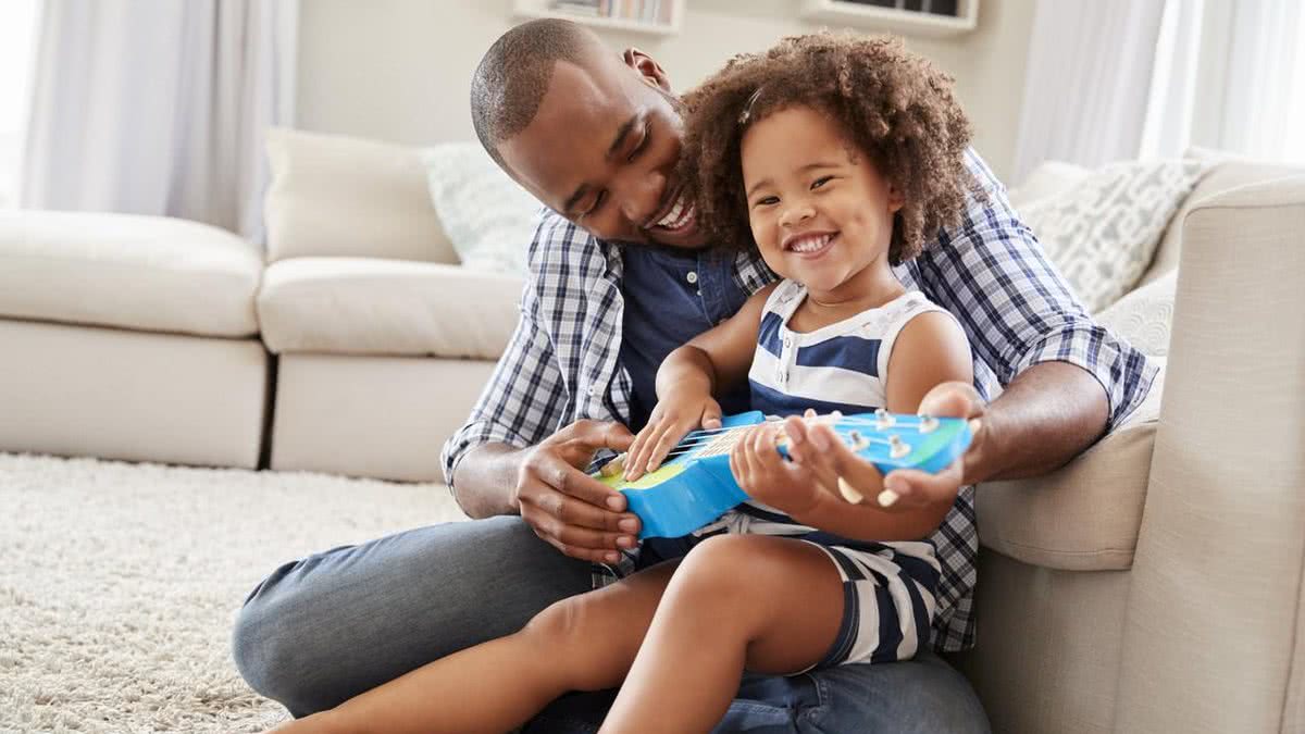 Vamos falar sobre paternidade ativa, o amor entre pais e filhos, educação com afeto e os desafios de ser pai - Getty Images