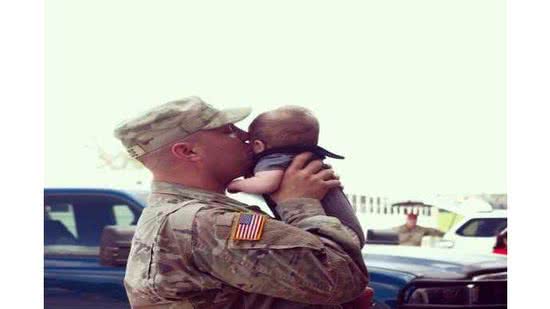 Pai militar deixa saudades em casa - reprodução / Facebook
