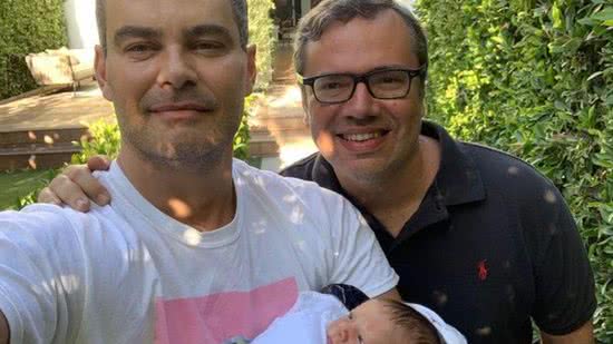 Carmo Dalla Vecchia, João Emanuel Carneiro e o filho do casal, Pedro - Reprodução/Instagram