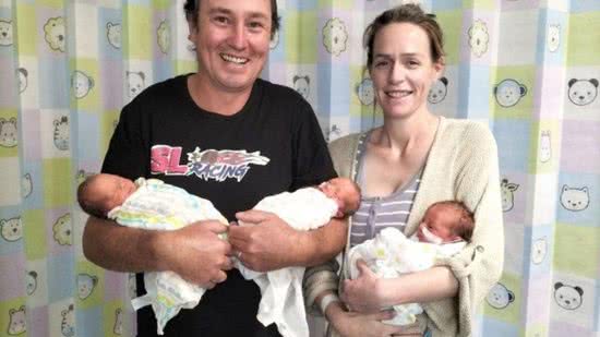 Os trigêmeos nasceram com 31 semanas - Reprodução/@triplej.triplets/Caters News/Metro