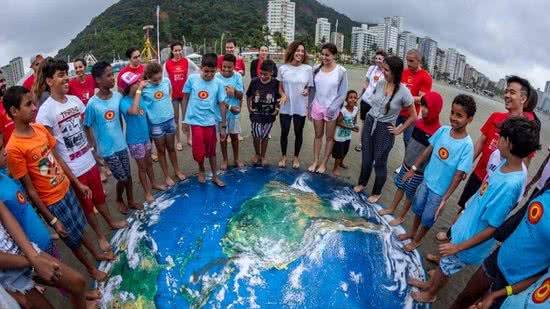 O projeto leva crianças da rede pública para conhecer a praia - Larissa Amparo