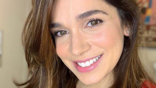 Sabrina Petraglia recebe vacina da covid-19 pela fila da xepa - reprodução Instagram