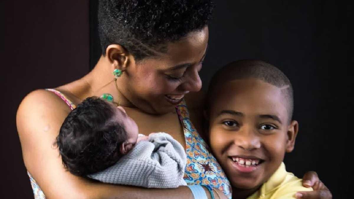 Ser mãe solo é um desafio constante - Arquivo Pessoal/Deborah Gomes