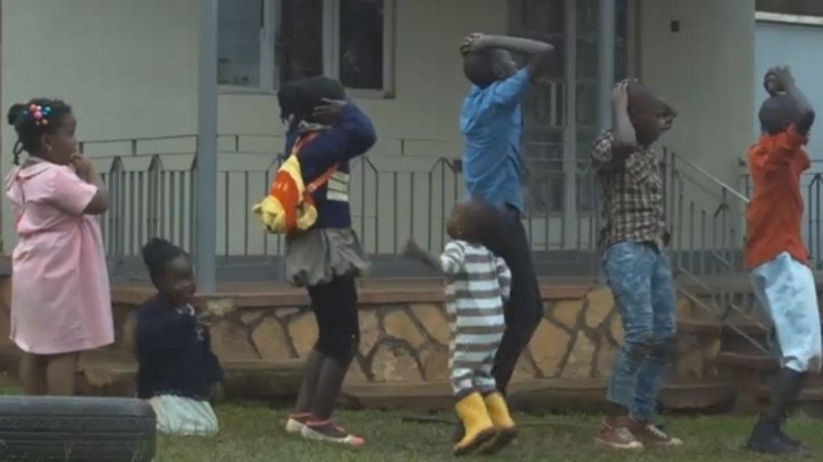 Imagem Crianças de Uganda dançam para tornar suas vidas melhores