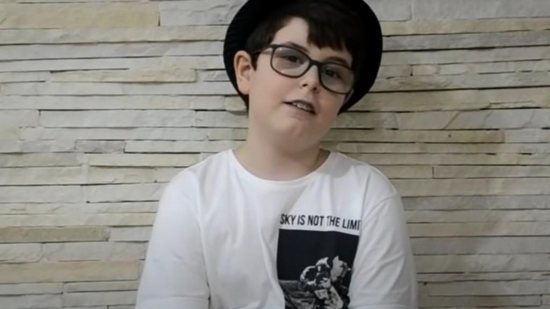 Pedro mostrou as habilidades matemáticas na televisão e ainda falou sobre o autismo (Reprodução: Youtube)