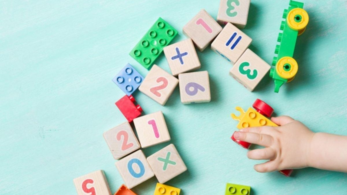 A primeira dica para ensinar matemática para o seu filho é ser lúdica e inserir o assunto naturalmente no dia a dia da família - Shutterstock