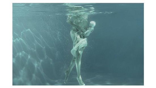 Fotógrafa cria projeto Aquadural para celebrar a beleza do parto na água - Reprodução/ Instagram @missanielaphotography