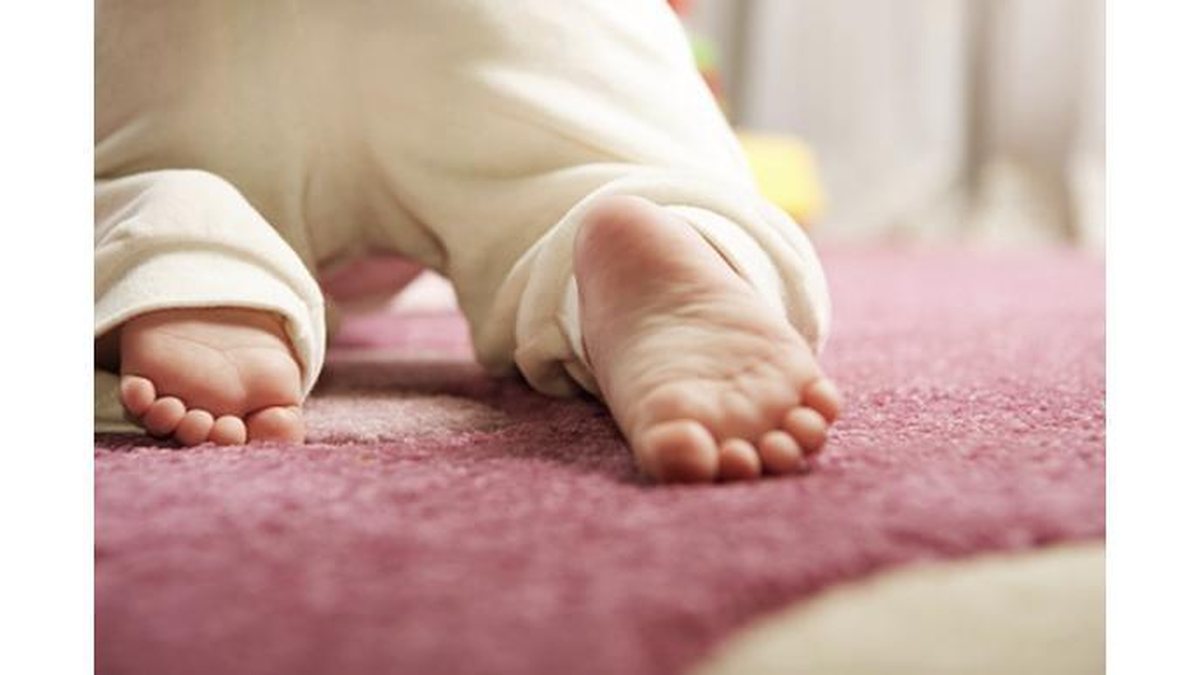 Até os quatro primeiros anos de vida, é normal que as crianças apresentem pé plano - Getty Images