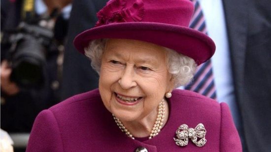 A Rainha Elizabeth no Palácio de Buckingham - Reprodução Steve Parsons/Pool via Reuters