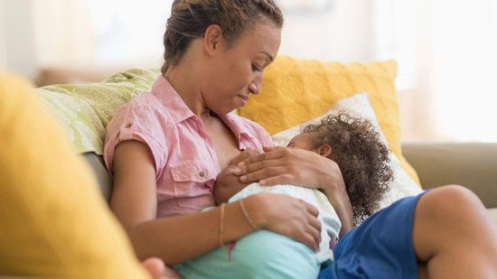 A amamentação é um momento de conexão entre você e o seu bebê - Getty Images