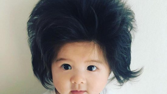 Ela está com dois anos de idade e o cabelo continua fazendo sucesso - Reprodução / Instagram @babychanco