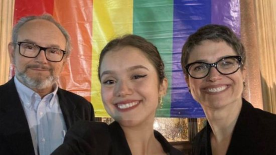 Sandra Annenbegr com a família na parada LGBTQIAPN+ - Reprodução/Instagram