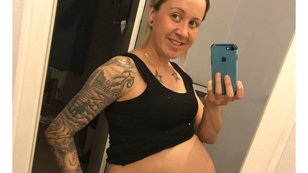 Mãe concebe bebês com nove dias de diferença - Reprodução/ Facebook