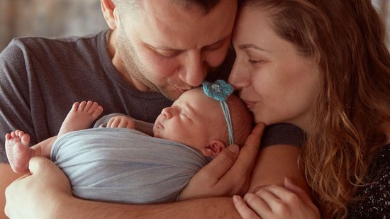 A chegada do primeiro filho na vida de um casal tem um impacto muito grande - Getty Images