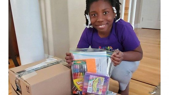 Menina de 10 anos doa mais de 1.500 kits de arte para crianças carentes (Foto: Reprodução/Instagram 