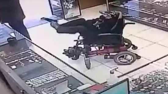 Cadeirante mudo tenta assaltar joalheria em RS (Foto: Reprodução/ 