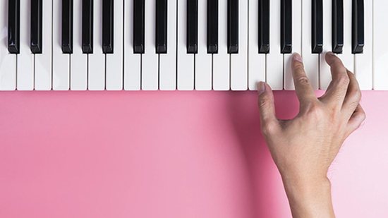 O sonho da garota é se tornar musicista e compositora - Reprodução / Instagram @ipeknisagoker