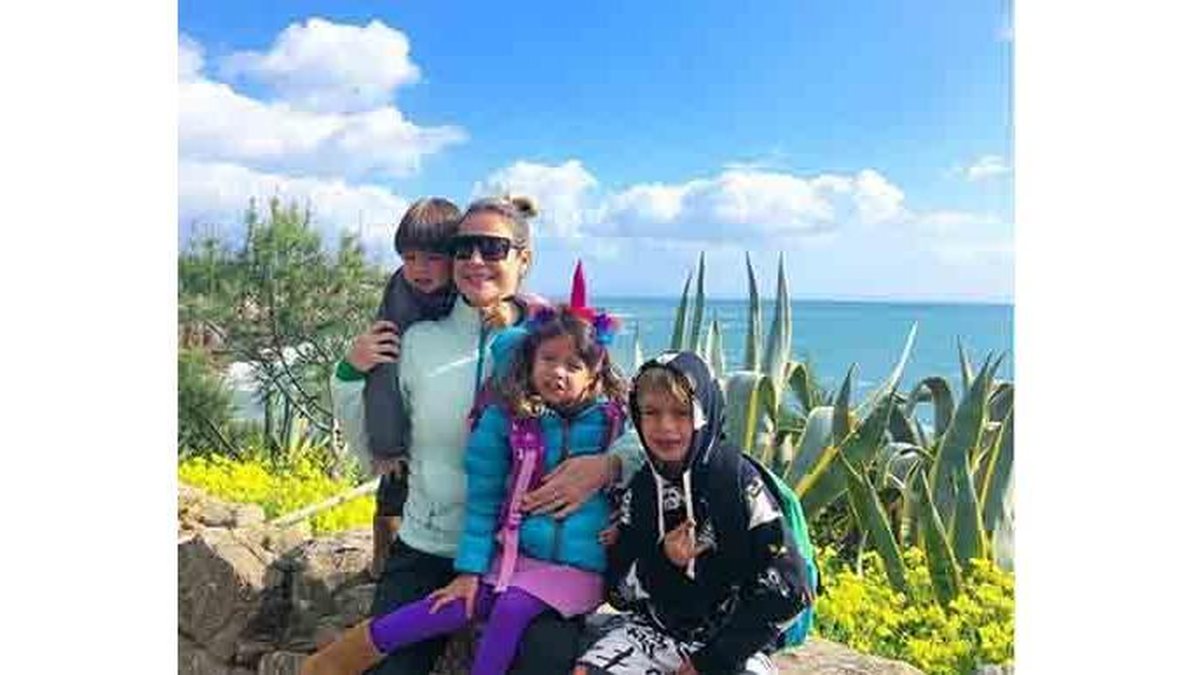 Dom, Liz e Bem, filho da atriz com o surfista Pedro Scooby (Foto: reprodução / Instagram / 