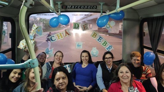 Ônibus vira salão de festas em chá de bebê no RS - Reprodução/ Facebook
