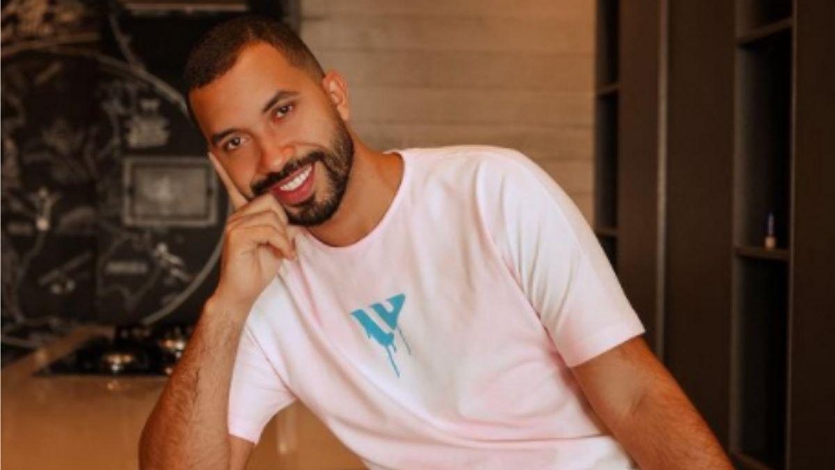 Gil do Vigor compartilha férias ao lado da família e fã repara: “Um a cara do outro” - reprodução Instagram