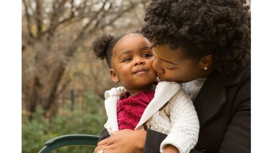 Dar mais amor para o seu filho significa saúde no futuro para ele - Getty Images