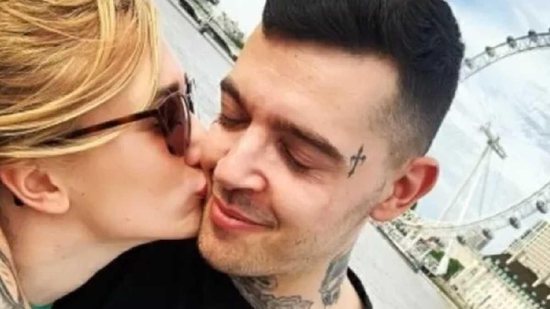 Ucraniana e britânico terminam relacionamento depois do homem largar família para ficar com refugiada e mãe dela comenta - reprodução/Twitter