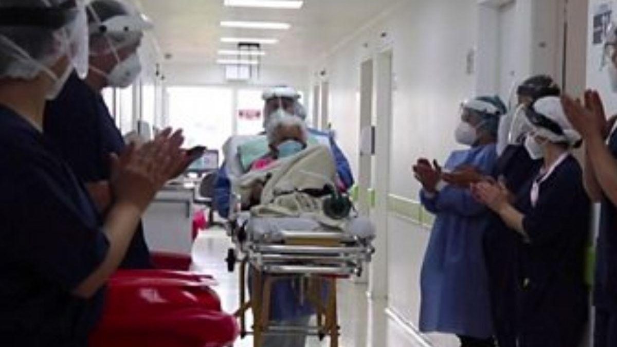 Idosa de 104 vence doença pela 2ª vez e é aplaudida no hospital - Reprodução / ABCNews