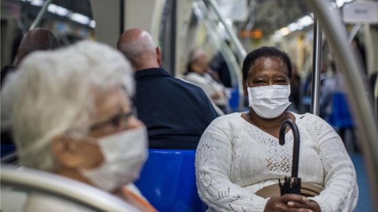 Pessoas se preocupam com o avanço rápido do coronavírus - Getty Images