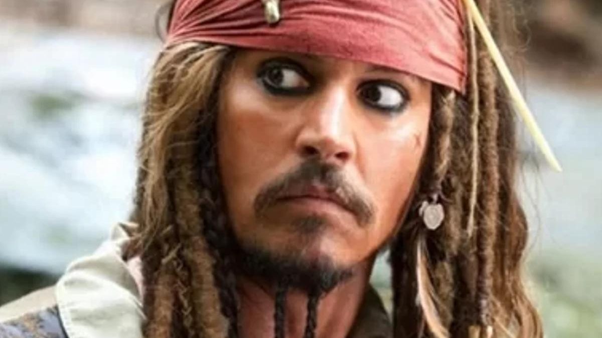 Johnny Depp se veste de Jack Sparrow, do ‘Piratas do Caribe’, para apoiar fã de 11 anos com doença terminal - Reprodução/YouTube