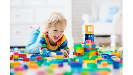 Toda brincadeira faz bem para as crianças pois estimula o desenvolvimento de várias maneiras