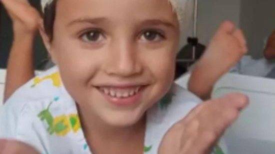 Menino de 4 anos que sofreu traumatismo craniano após cair de brinquedo inflável recebeu alta do hospital - Reprodução / TV Anhanguera