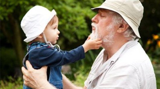 Os avós deveriam ser pagos para olhar os netos? - Getty Images