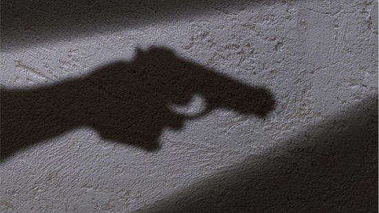 O suspeito vai responder por posse ilegal e disparo de arma de fogo em Campo Grande - reprodução/G1