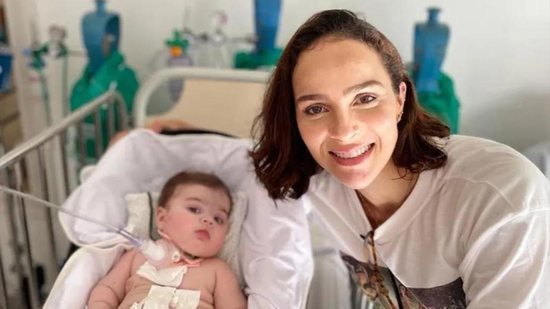 Filha de Leticia e Juliano Cazarré durante internação - Reprodução/ Instagram