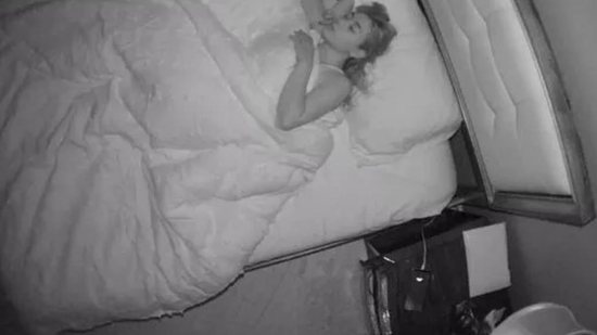 O homem colocou uma câmera de segurança no quarto da babá - Reprodução / Facebook