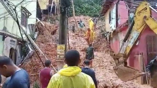 Deslizamentos de terra em Paraty por conta de chuva causam mortes - Reprodução/Twitter