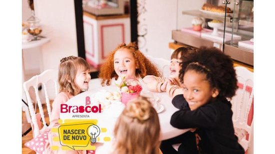 A influencer mirim Clarinha Jordão convidou 4 amigas para bater um papo especial sobre as mães - reprodução/Brascol