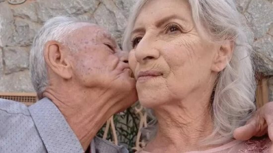 Idosos se casaram após 70 anos de idade e contam com ajuda da neta - Shutterstock