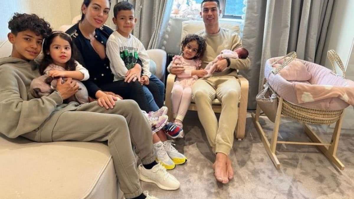 Cristiano Ronaldo e família - Reprodução / Instagram / @cristiano