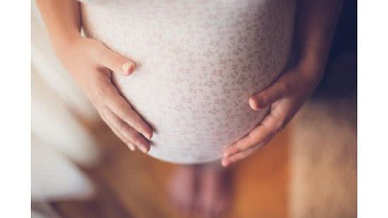 Mulher dá à luz gêmeos 26 dias após parto do primeiro filho - iStock