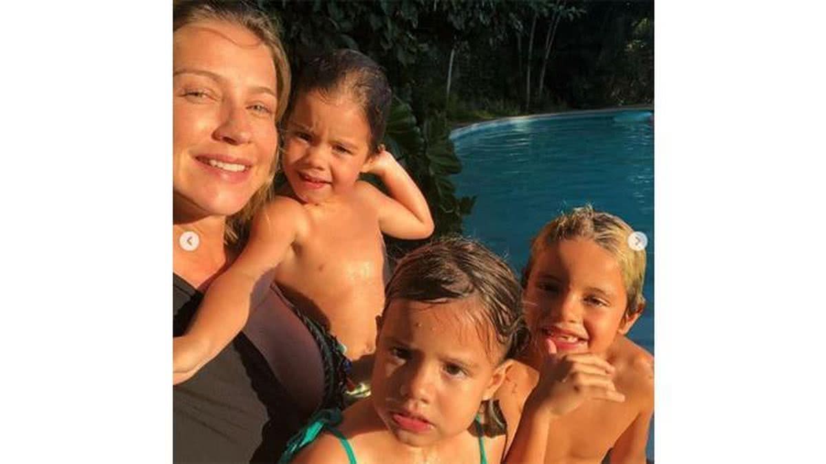 Luana junto com os três filhos - Reprodução / Instagram