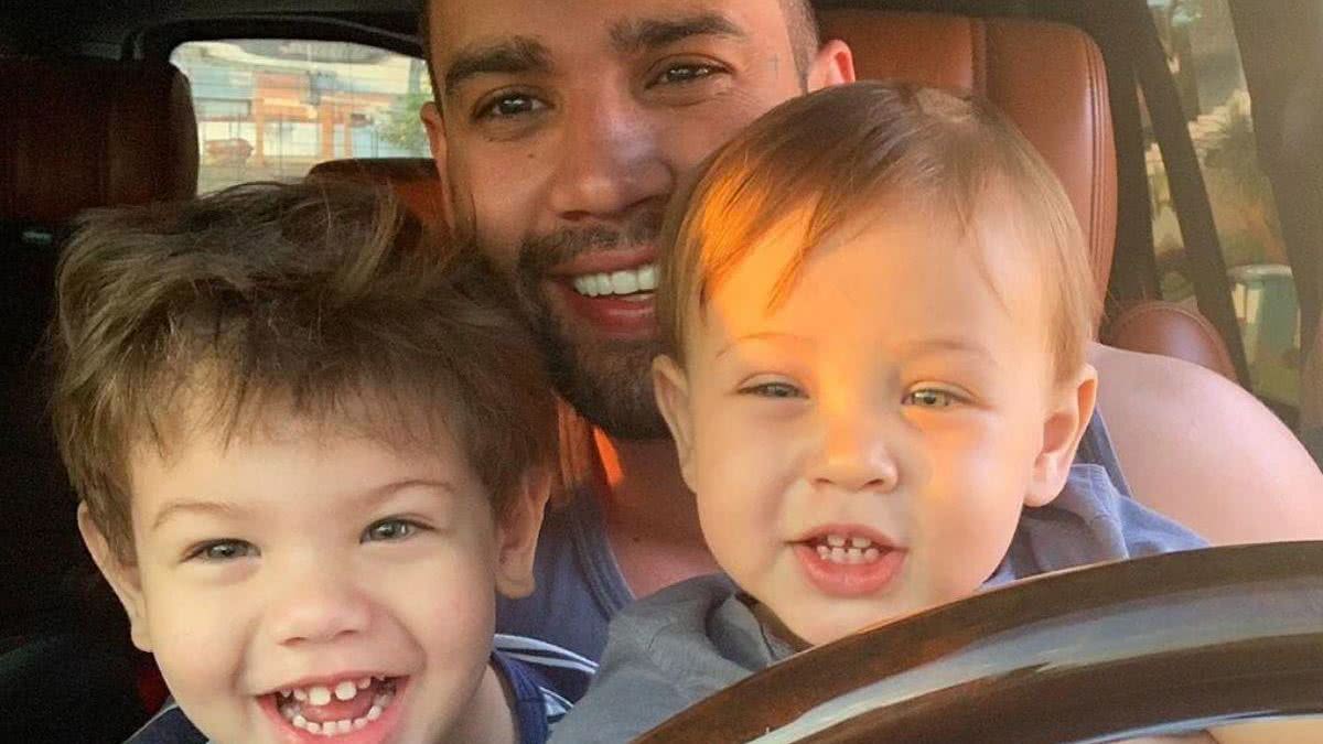 Gusttavo Lima e Andressa Suita com os filhos Gabriel e Samuel - reprodução / Instagram