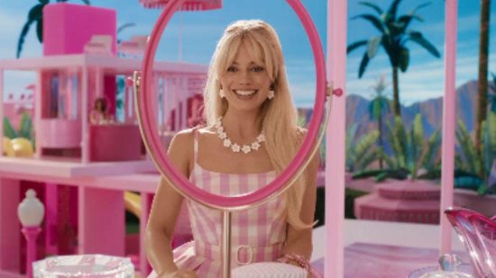 Margot Robbie interpreta a Barbie - Divulgação/Warner Bros.