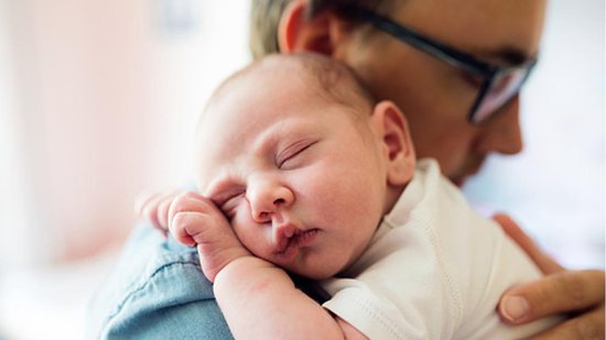 Boa notícia! Suíça aprova primeira licença-paternidade do país - Getty Images